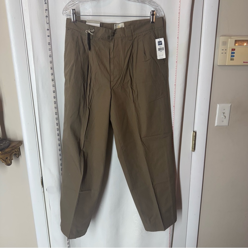 Vintage Men's Easy Fit Pleated GAP Khakis